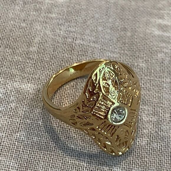 Gorgeous 10 KT Stamped Gold plate metalwork ring with Clear Crystal - Picture 3 of 4